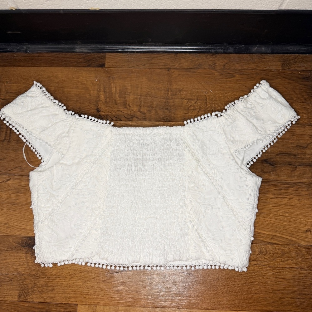 NWT DO + BE laced with pompom trims